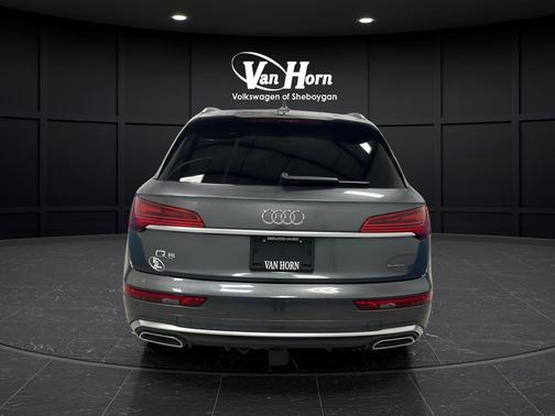Daytona Gray Pearl Effect 2024 Audi Q5 55 S line Premium Plus
