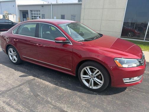 Fortana Red 2015 Volkswagen Passat 1.8T Auto SE w/Sunroof & Nav