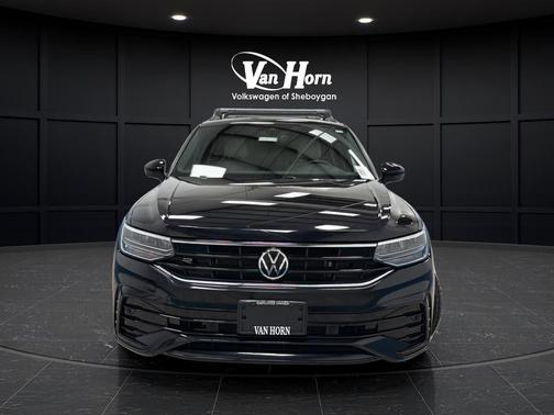 Deep Black Pearl 2022 Volkswagen Tiguan 2.0T SE R-Line Black 4MOTION