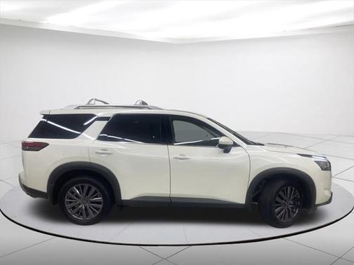 Pearl White Tricoat 2023 Nissan Pathfinder SL 4WD