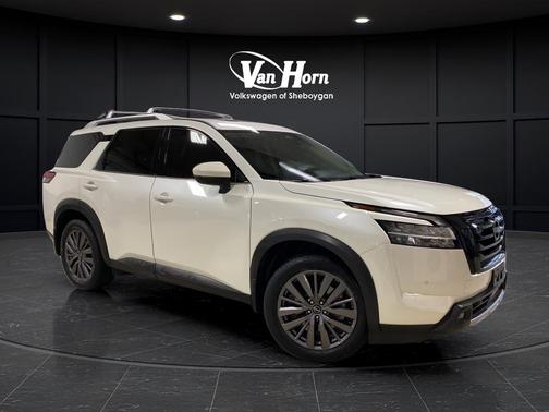 Pearl White Tricoat 2023 Nissan Pathfinder SL 4WD