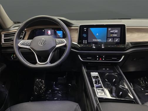 2025 Volkswagen Atlas 2.0T SE w/Technology 4MOTION