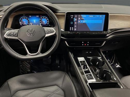 2025 Volkswagen Atlas 2.0T SE w/Technology 4MOTION