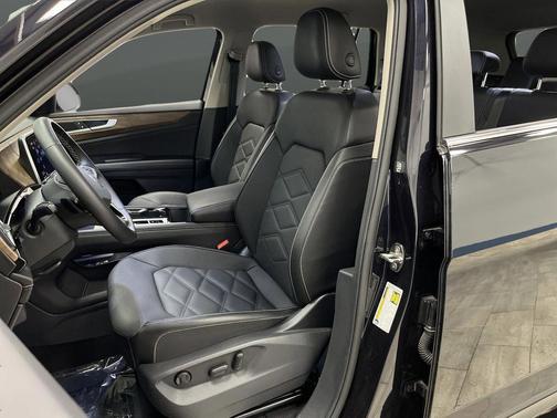 2025 Volkswagen Atlas 2.0T SE w/Technology 4MOTION