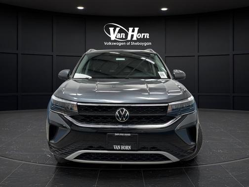 Platinum Gray Metallic 2024 Volkswagen Taos 1.5T SE