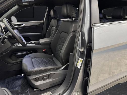 2025 Volkswagen Atlas Cross Sport 2.0T SE w/Technology 4MOTION