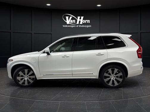 Crystal White Metallic 2024 Volvo XC90 Recharge Plug-In Hybrid T8 Ultimate Bright Theme 7-Seater