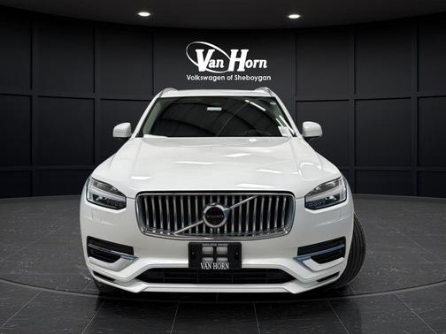 Crystal White Metallic 2024 Volvo XC90 Recharge Plug-In Hybrid T8 Ultimate Bright Theme 7-Seater