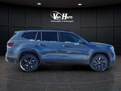 ure Gray 2026 Volkswagen Atlas 2.0T SE w/Technology 4MOTION