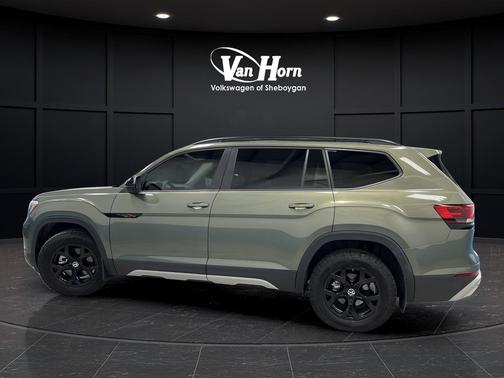 Green Pearl 2024 Volkswagen Atlas 2.0T SEL