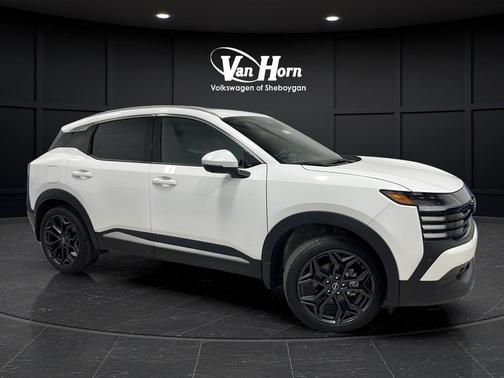 Aspen White Tricoat 2025 Nissan Kicks SR