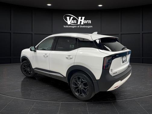 Aspen White Tricoat 2025 Nissan Kicks SR