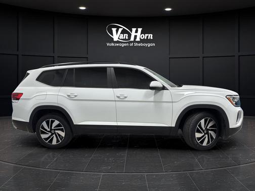 Pure White 2024 Volkswagen Atlas 2.0T SE w/Technology 4MOTION