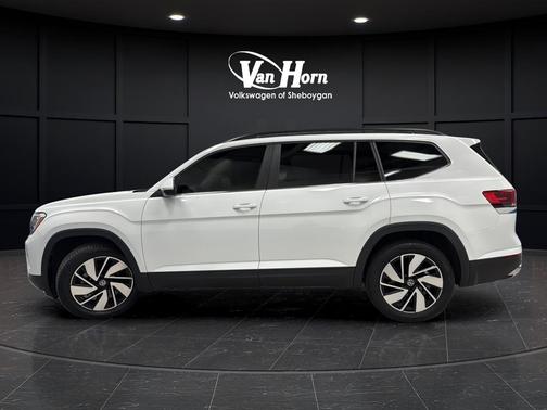 Pure White 2024 Volkswagen Atlas 2.0T SE w/Technology 4MOTION