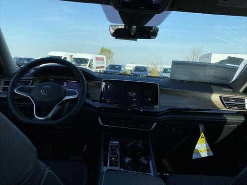 2025 Volkswagen Atlas 2.0T SE w/Technology 4MOTION