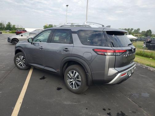 2025 Nissan Pathfinder SL 4WD