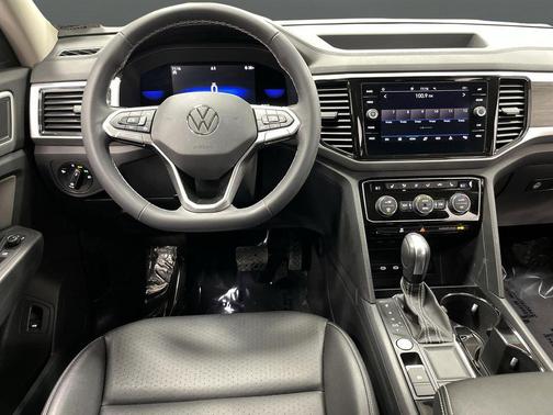 2022 Volkswagen Atlas 2.0T SE w/Technology