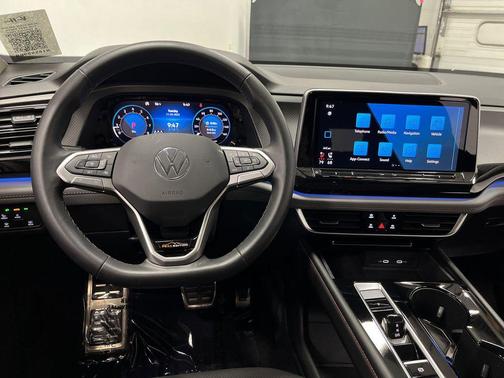 2024 Volkswagen Atlas 2.0T SE w/Technology 4MOTION