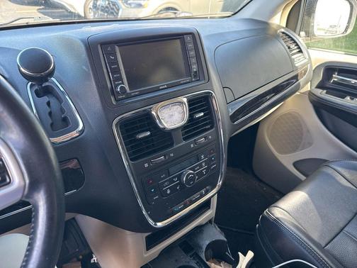 Billet Silver Metallic Clearcoat 2014 Chrysler Town & Country Touring-L