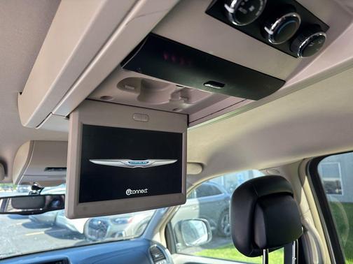 Billet Silver Metallic Clearcoat 2014 Chrysler Town & Country Touring-L