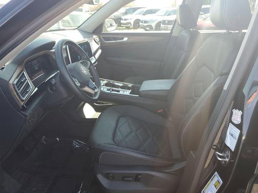2024 Volkswagen Atlas 2.0T SE w/Technology 4MOTION