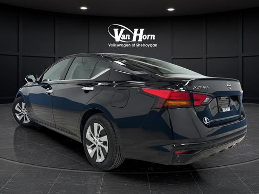 Super Black Clearcoat 2024 Nissan Altima S FWD