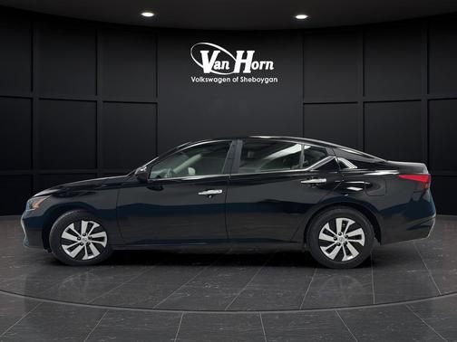 Super Black Clearcoat 2024 Nissan Altima S FWD