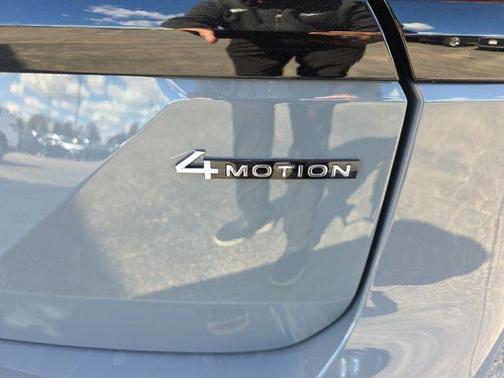 Pure Gray 2025 Volkswagen Atlas 2.0T Peak Edition