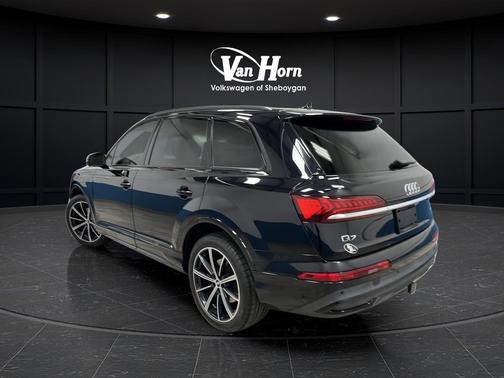 Orca Black Metallic 2020 Audi Q7 55 Premium Plus