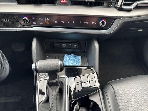 Glacial White Pearl 2023 Kia Sportage EX