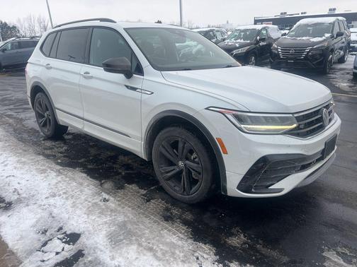 2023 Volkswagen Tiguan 2.0T SE R-Line Black