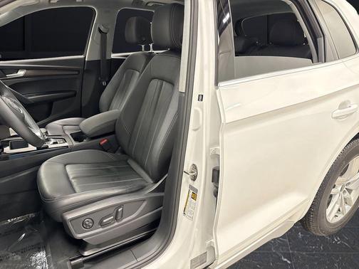 2023 Audi Q5 45 S line Premium