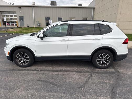 Pure White 2018 Volkswagen Tiguan 2.0T SE 4MOTION