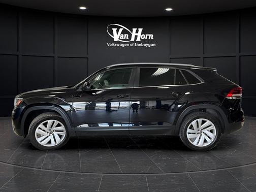 Deep Black Pearl 2022 Volkswagen Atlas Cross Sport 3.6L V6 SE w/Technology
