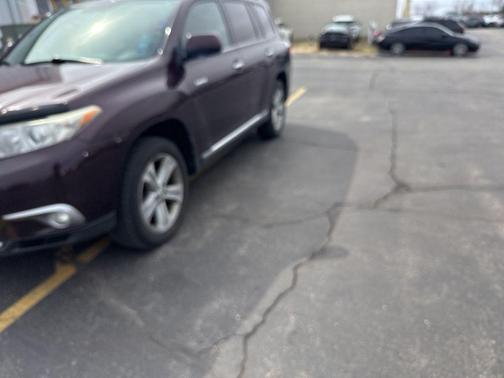 Magnetic Gray Metallic 2012 Toyota Highlander Limited