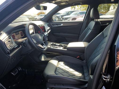 2024 Volkswagen Atlas Cross Sport 2.0T SEL Premium
