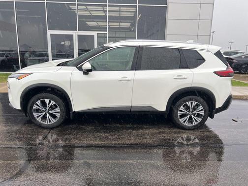 Pearl White Tricoat 2021 Nissan Rogue SV