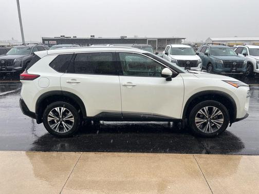 Pearl White Tricoat 2021 Nissan Rogue SV