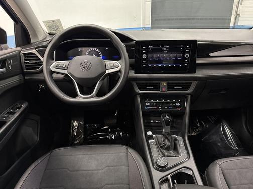 2025 Volkswagen Taos 1.5T SE Black