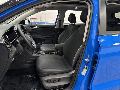 2025 Volkswagen Taos 1.5T SE Black