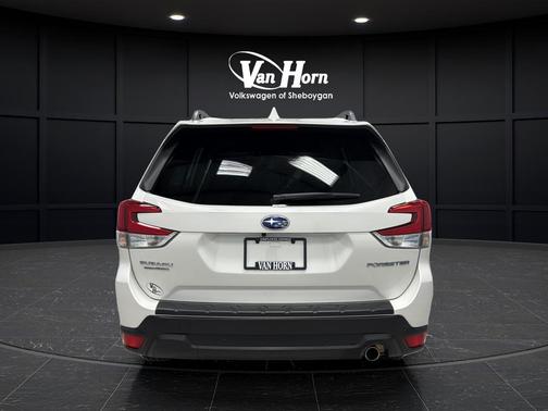 Crystal White Pearl 2023 Subaru Forester Limited