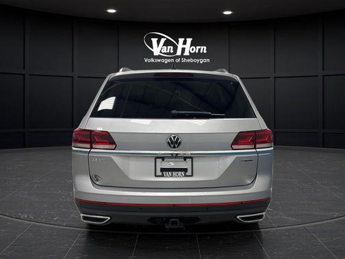 Silver Metallic 2022 Volkswagen Atlas 3.6L SE w/Technology