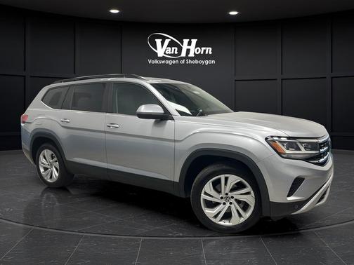 Silver Metallic 2022 Volkswagen Atlas 3.6L SE w/Technology