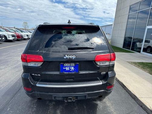 Diamond Black Crystal Pearlcoat 2018 Jeep Grand Cherokee Overland