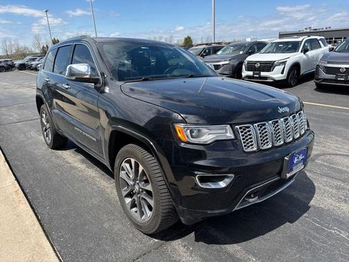 Diamond Black Crystal Pearlcoat 2018 Jeep Grand Cherokee Overland