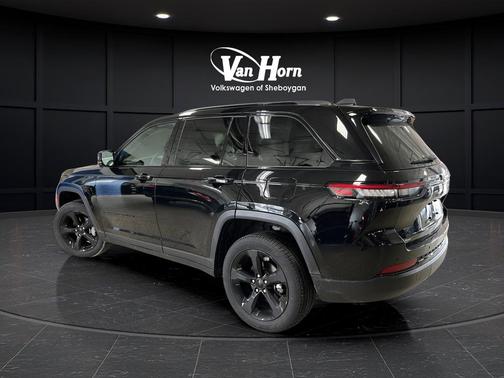 Diamond Black Crystal Pearlcoat 2023 Jeep Grand Cherokee Limited
