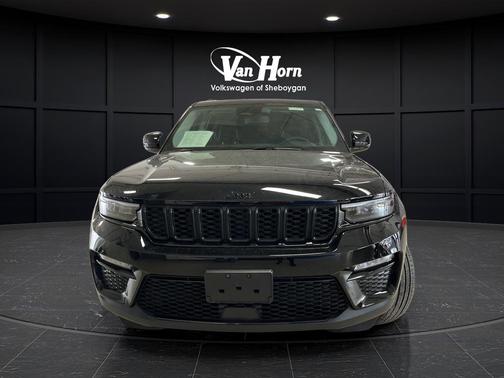 Diamond Black Crystal Pearlcoat 2023 Jeep Grand Cherokee Limited