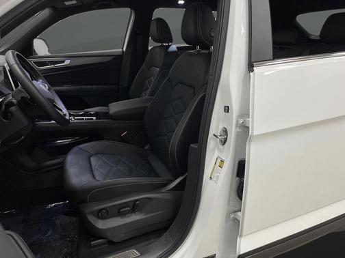 2025 Volkswagen Atlas Cross Sport 2.0T SE w/Technology 4MOTION