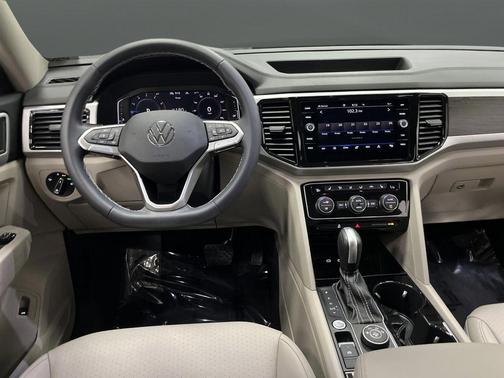 2023 Volkswagen Atlas 2.0T SE w/Technology 4MOTION