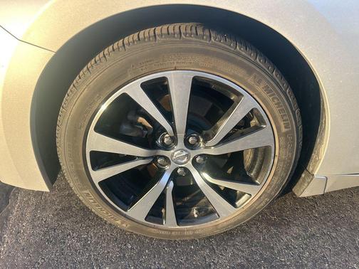 Brilliant Silver 2017 Nissan Maxima 3.5 SV